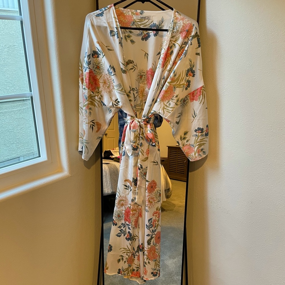 •Subtle Luxury• Kimono Robe